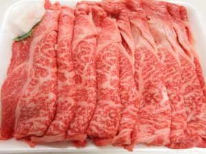 すき焼き用の牛肉100gの値段はいくらぐらいが満足できる