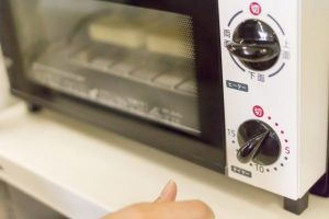 オーブントースターの温度調節機能で料理上手 目安はどのくらい