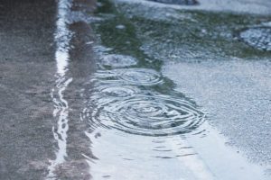 ミリ 雨 どのくらい 10 降水量10mm(ミリメートル)とはどのくらいの雨?予想される被害の目安と対策!