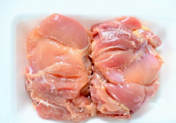 鶏肉の常温放置は何時間まで大丈夫 危険な鶏肉の見分け方も解説
