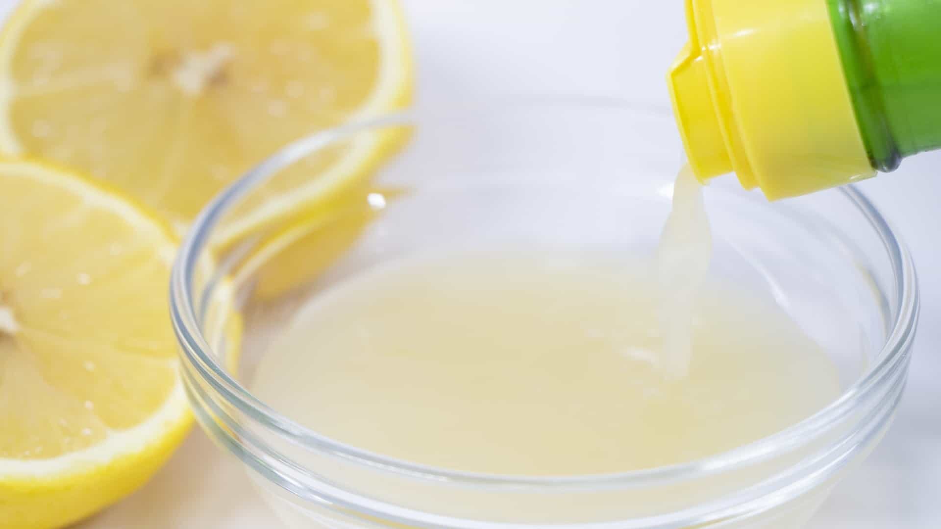 レモン果汁　白い　浮遊物