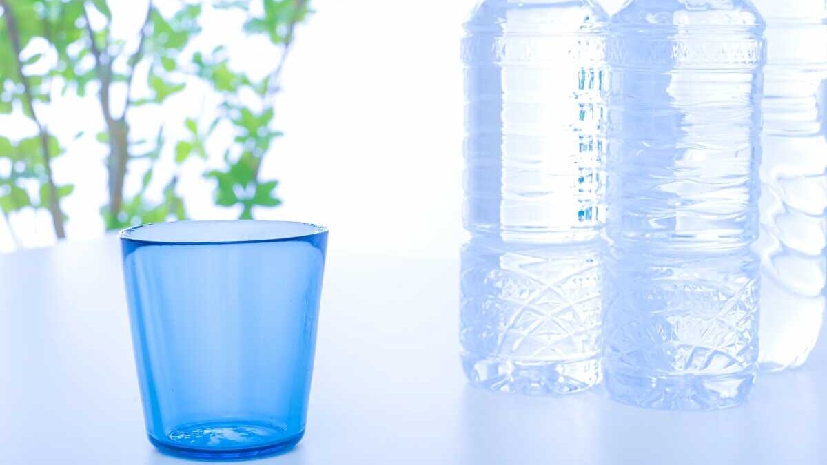 ペットボトルの水を飲むのをやめたほうがいい理由｜発がん性あり？
